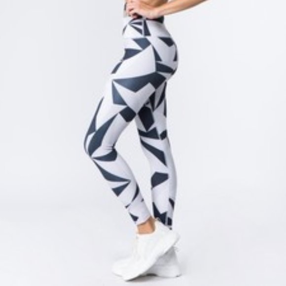 Active High Rise Geo Print Workout Legging - WHITE - Picture 3 of 5